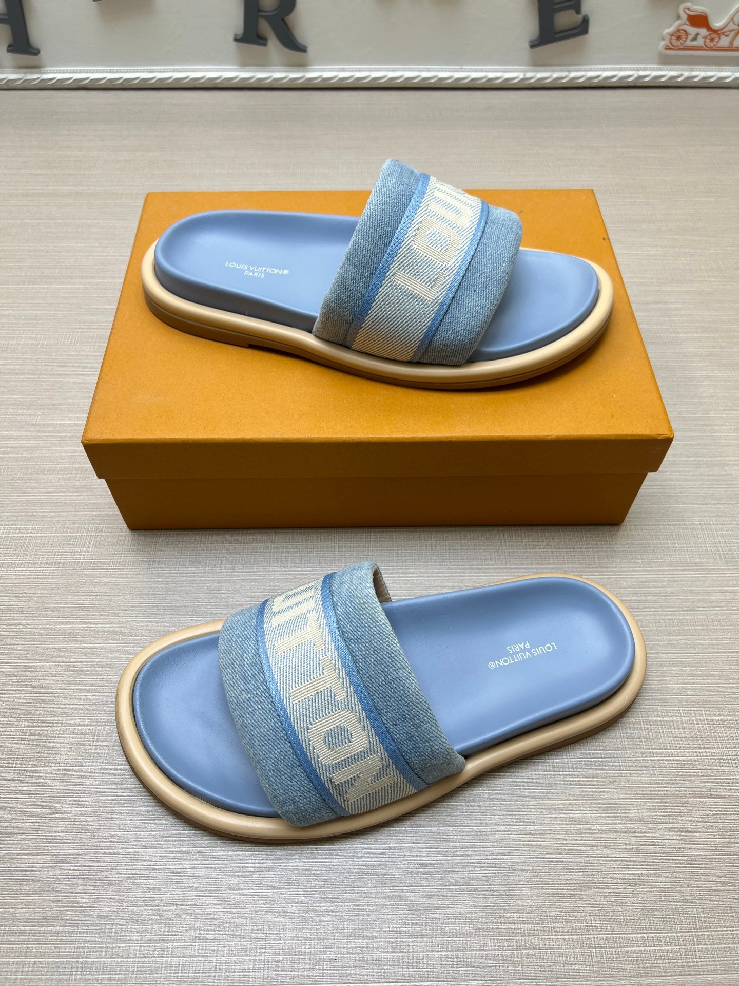 535ZE300ZDE Stylish Slippers