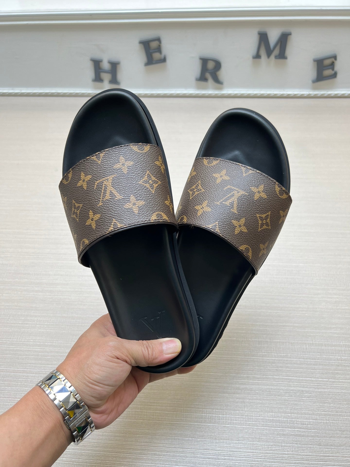 54E57ZDE Stylish slippers