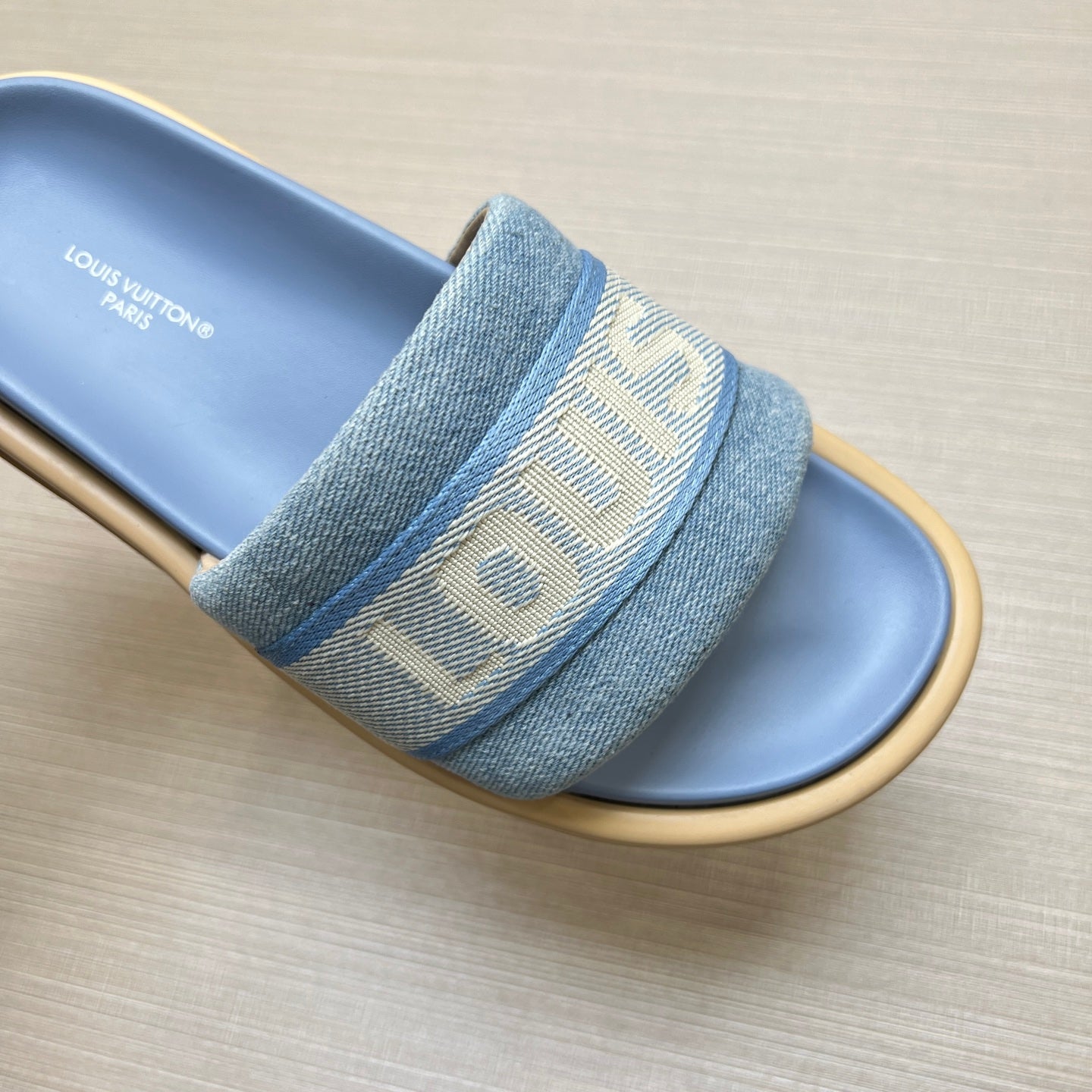 535ZE300ZDE Stylish Slippers