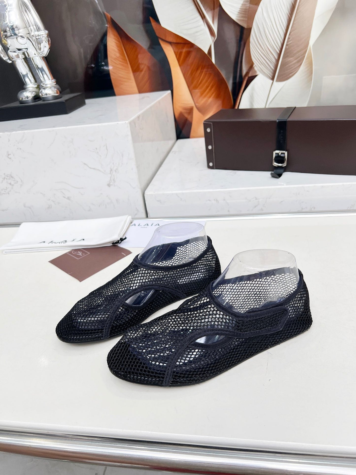 255QA24ZDE Stylish leather shoes