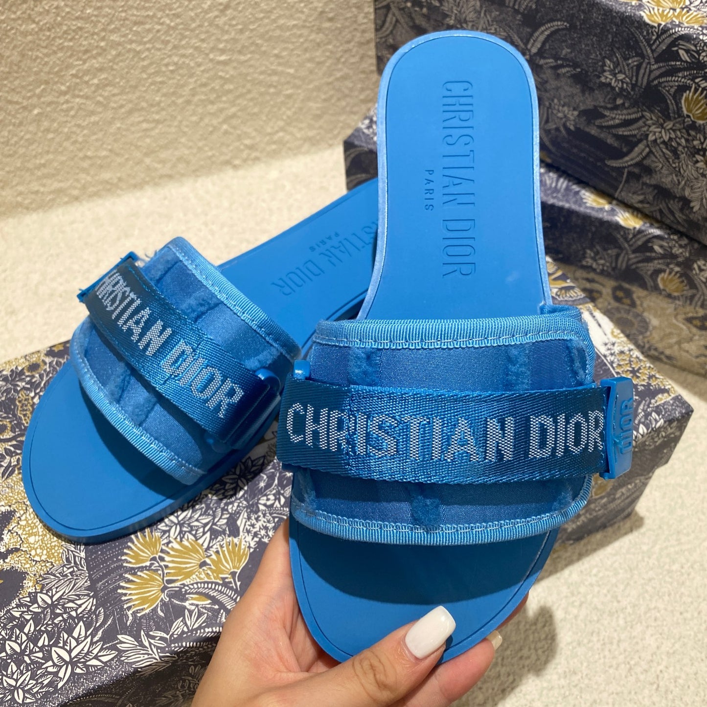 14D16ZDE Stylish slippers