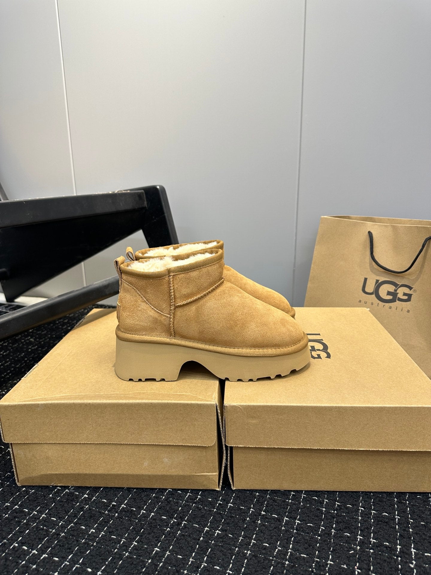 1LU6ZDE Stylish snow boots