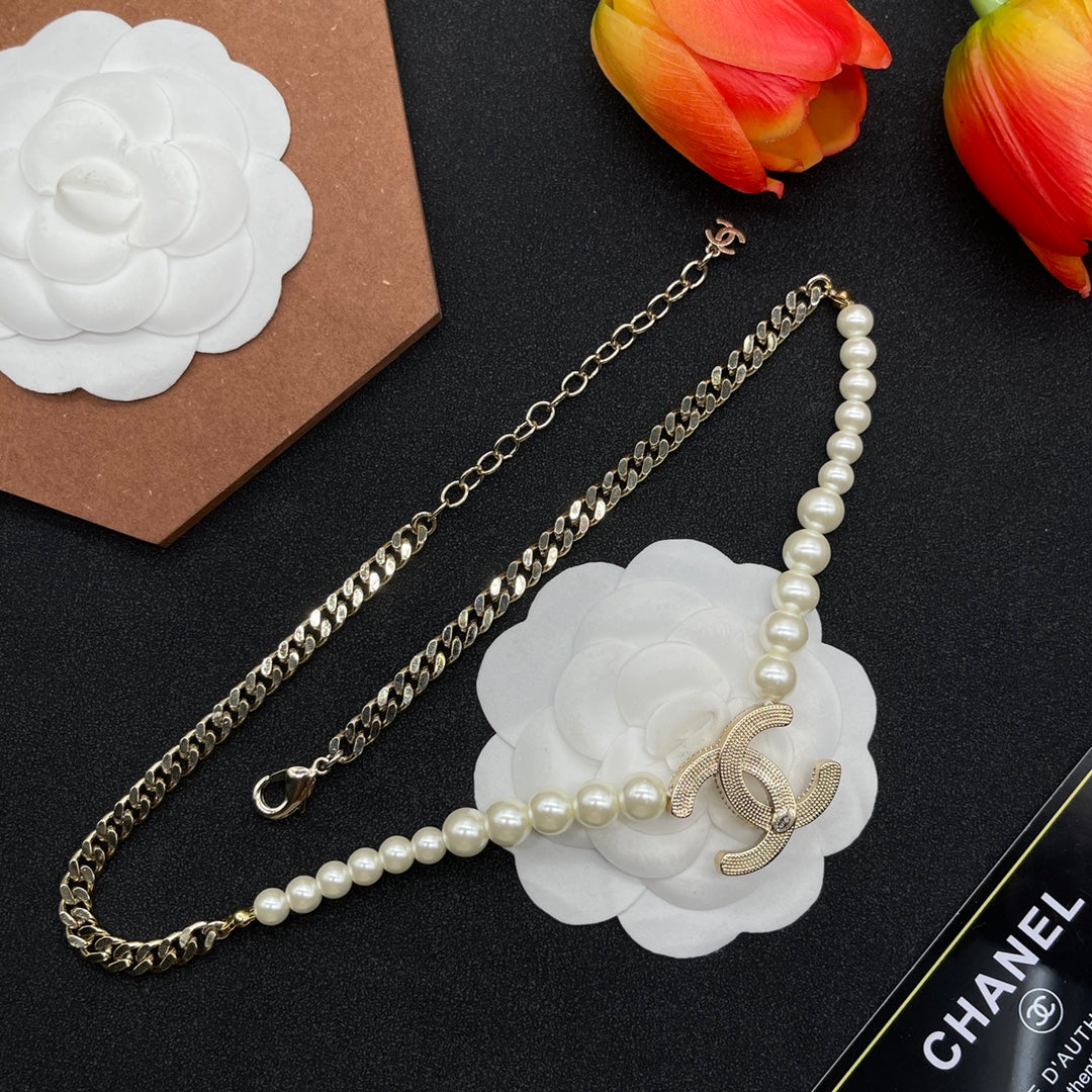 14C918XDE Stylish Necklaces
