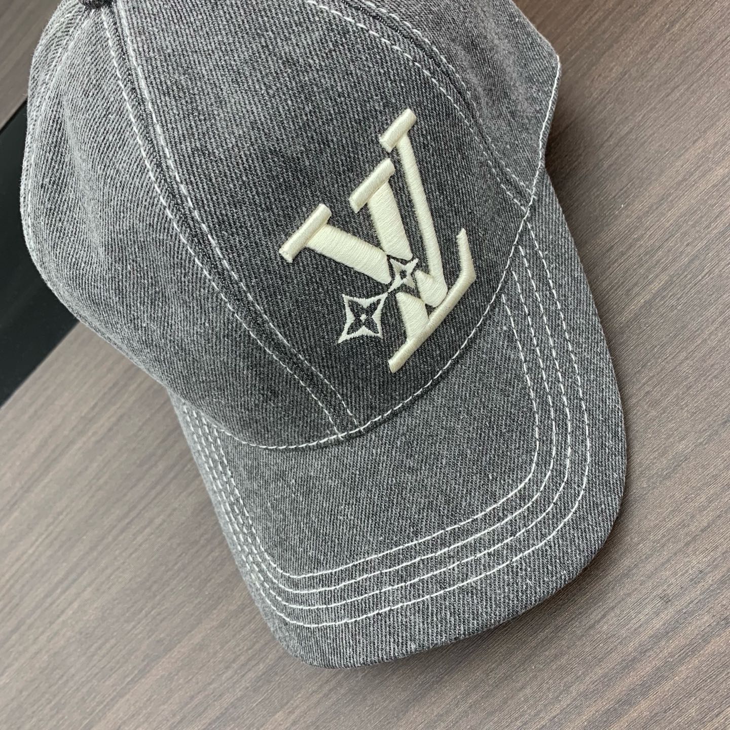 125ZE518MDE Stylish hats