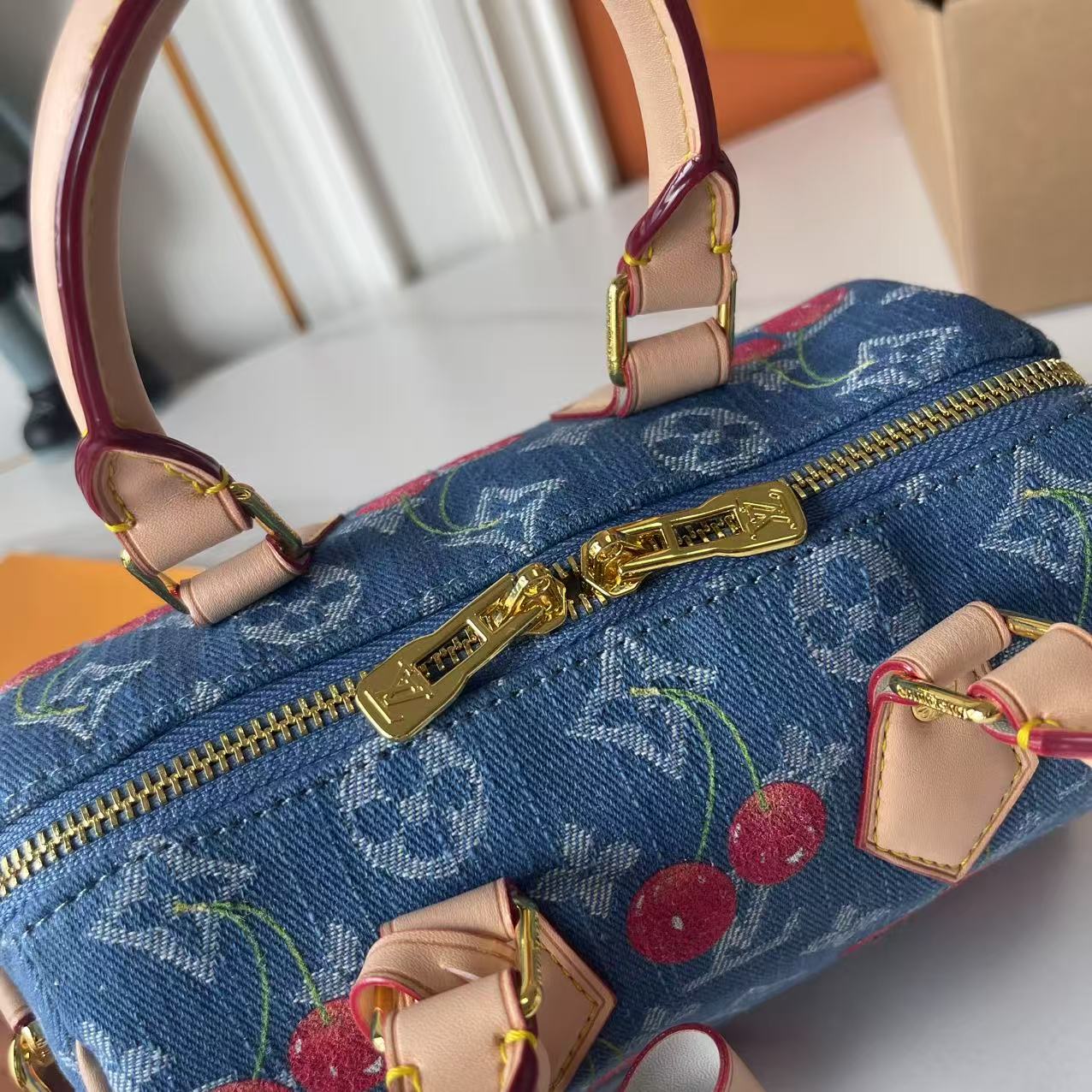 15RE28BDE Stylish bag