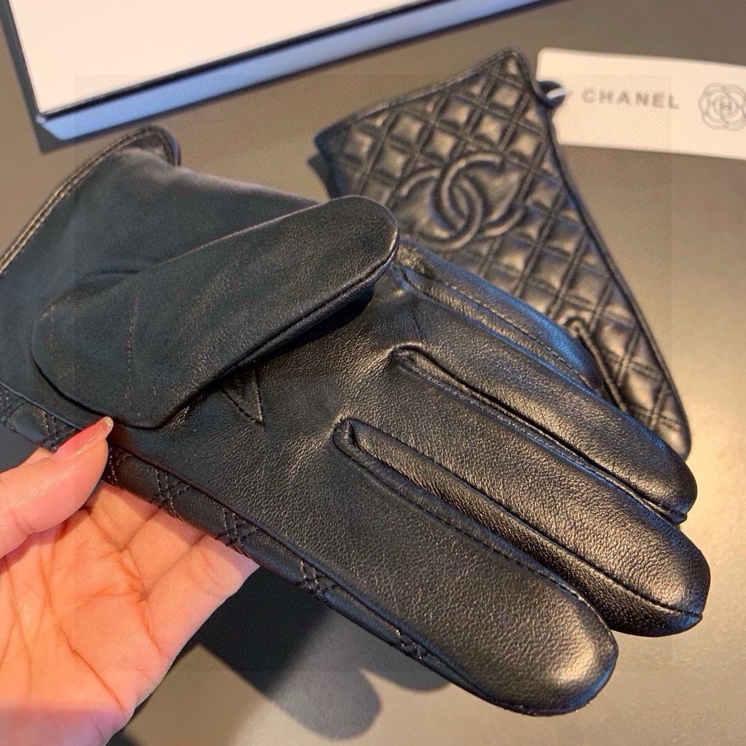 14C13SDE Stylish sheepskin gloves