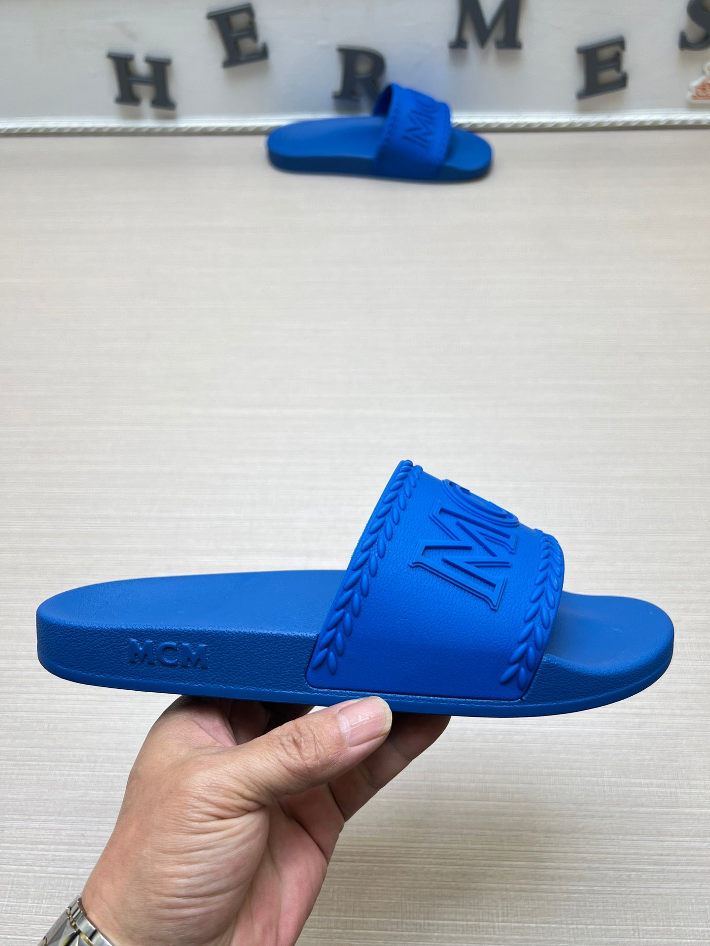 54M42ZDE Stylish slippers