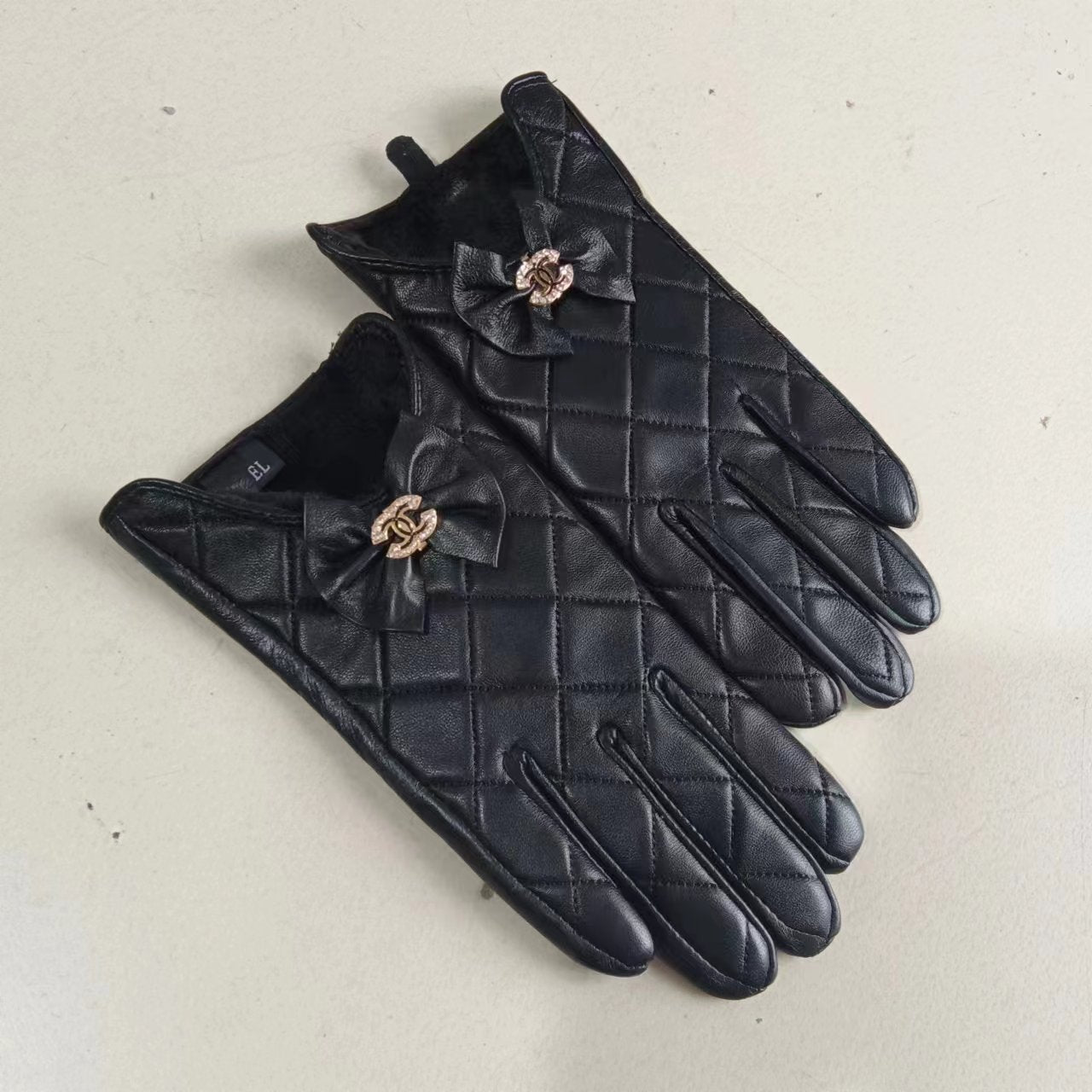 24C86SDE Stylish gloves