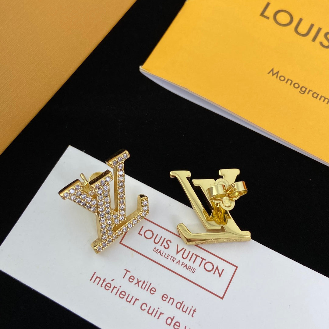14E552XDE Stylish Earrings Bracelets Necklaces