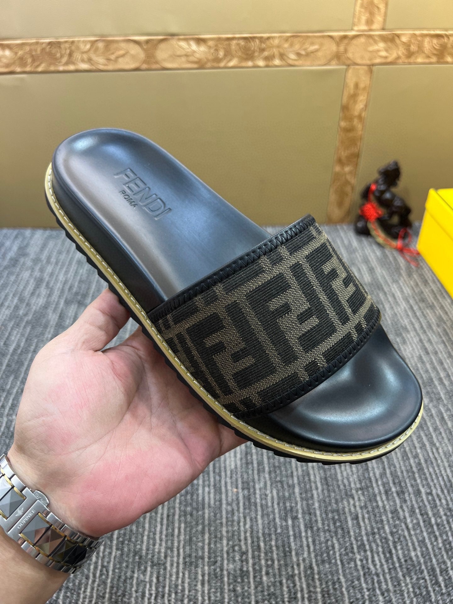 5XF105ZDE Stylish Slippers
