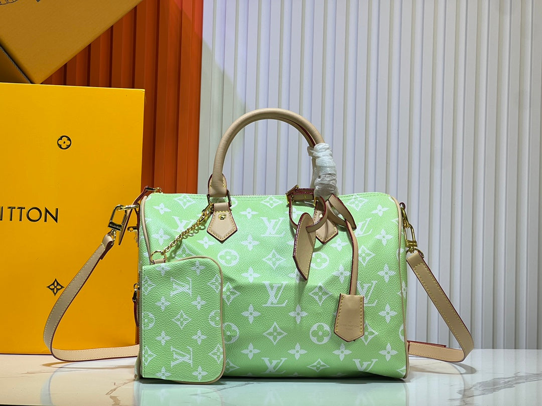 155XE17BDE Stylish leather bag
