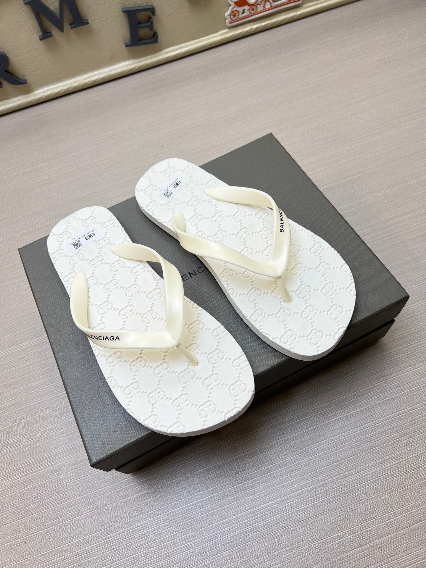 5QB16ZDE Stylish Slippers