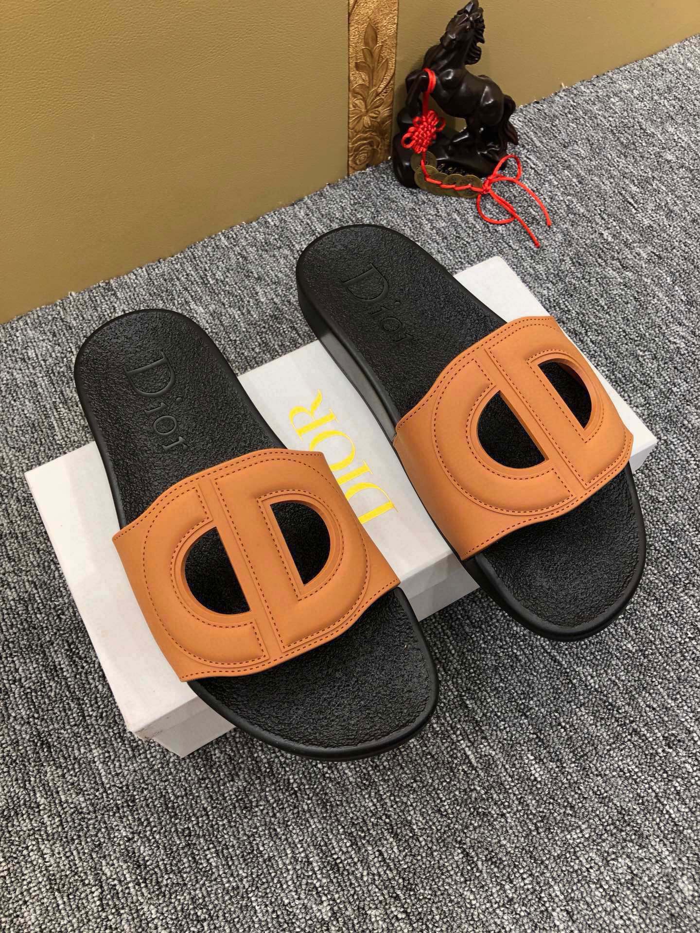 54D51ZDE Stylish slippers