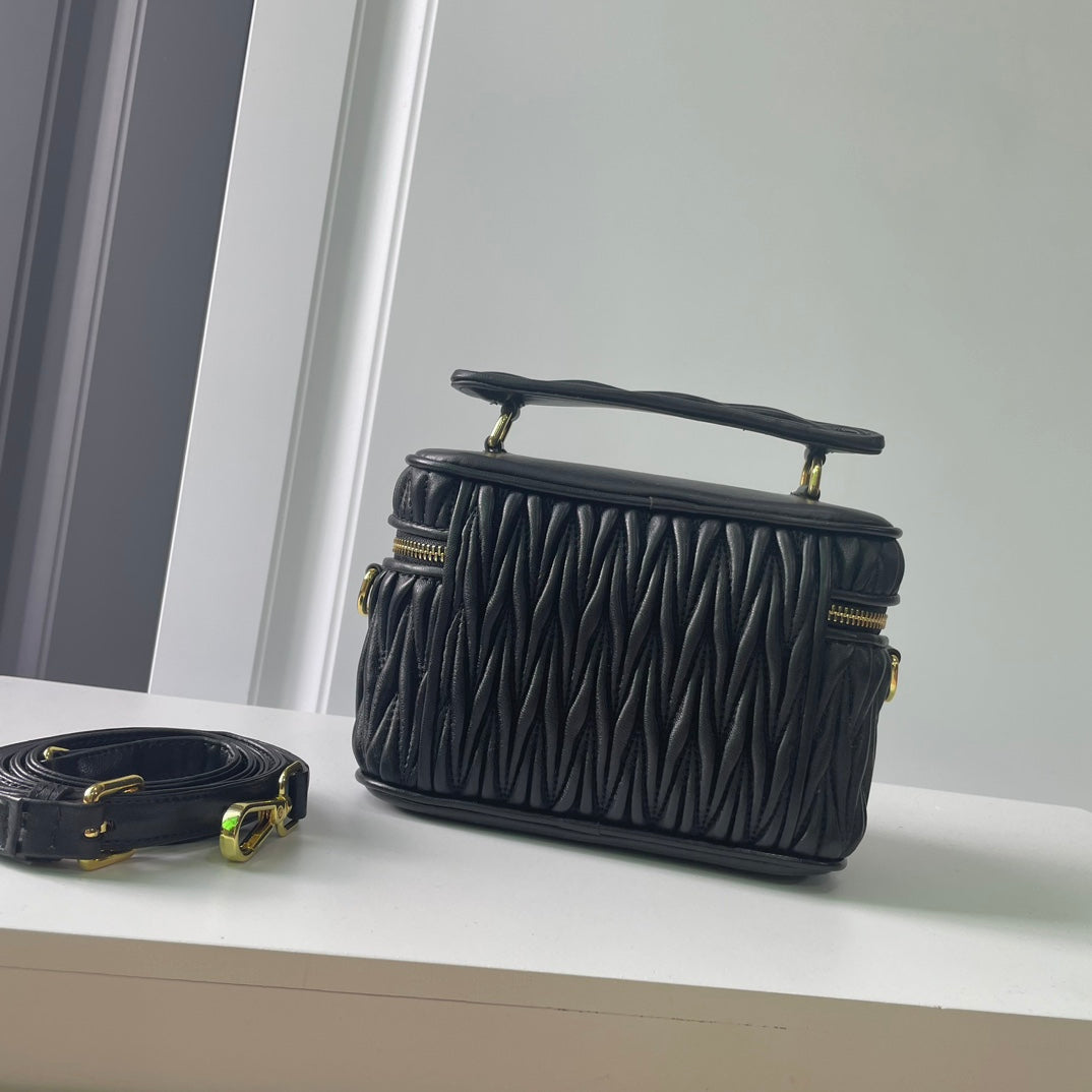15RA102BDE Stylish leather bag