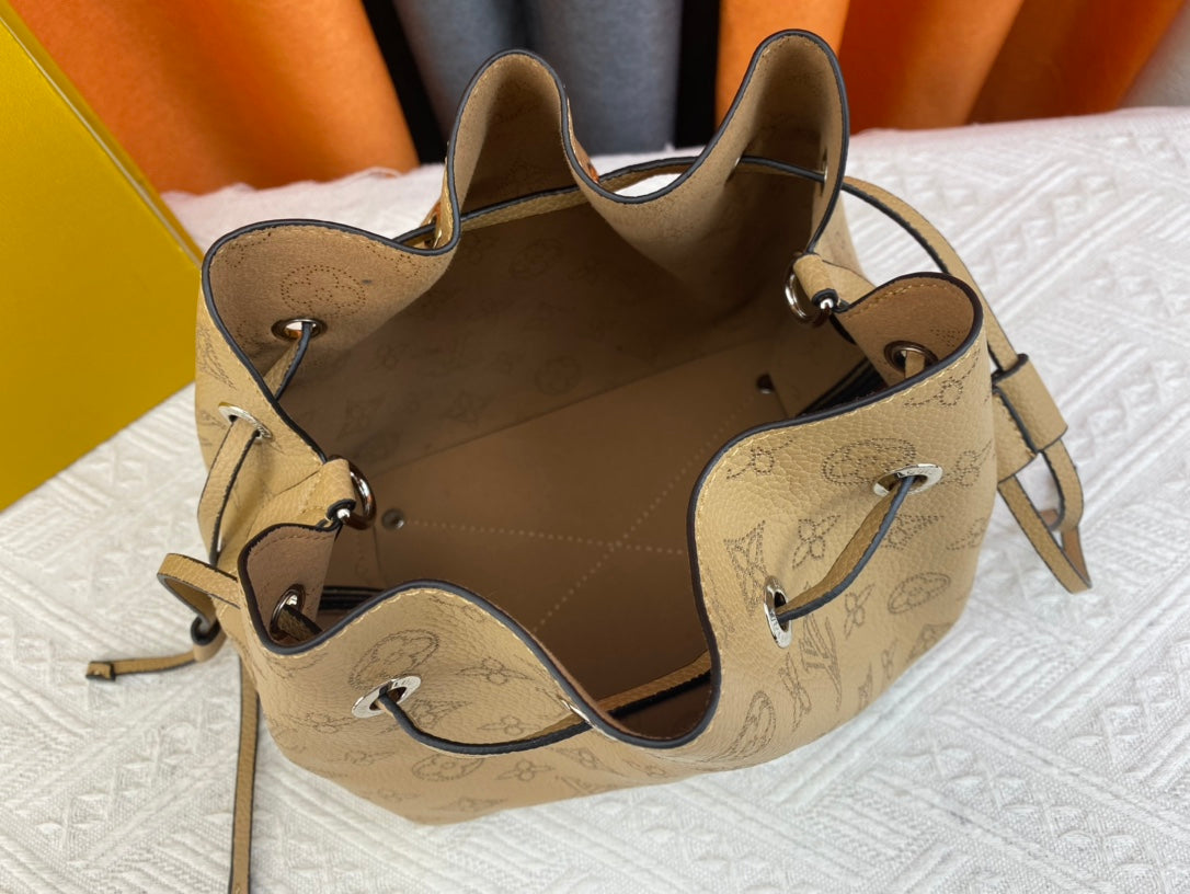 165NE98BDE Stylish leather bag