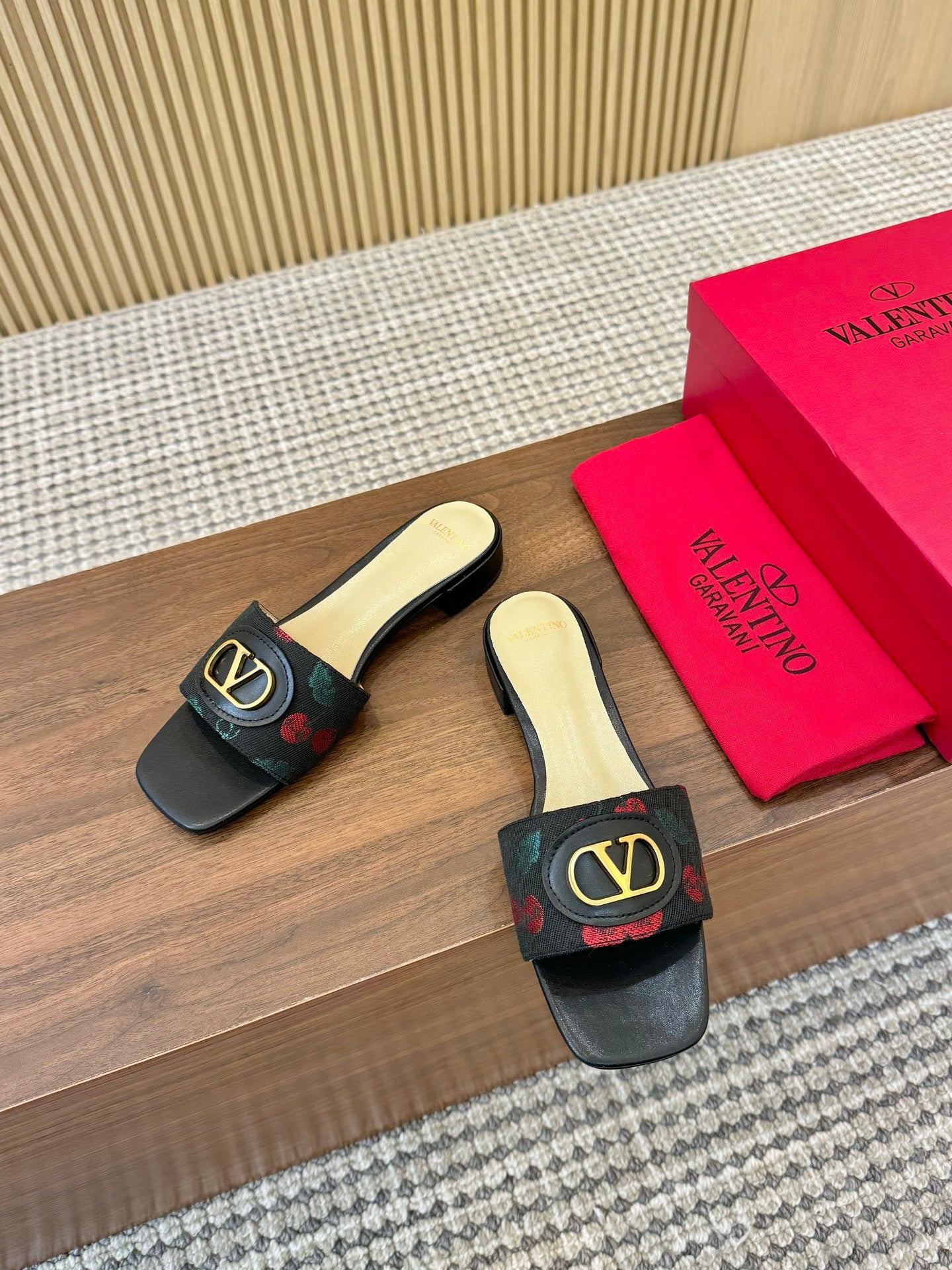255QVL32ZDE Stylish leather shoes