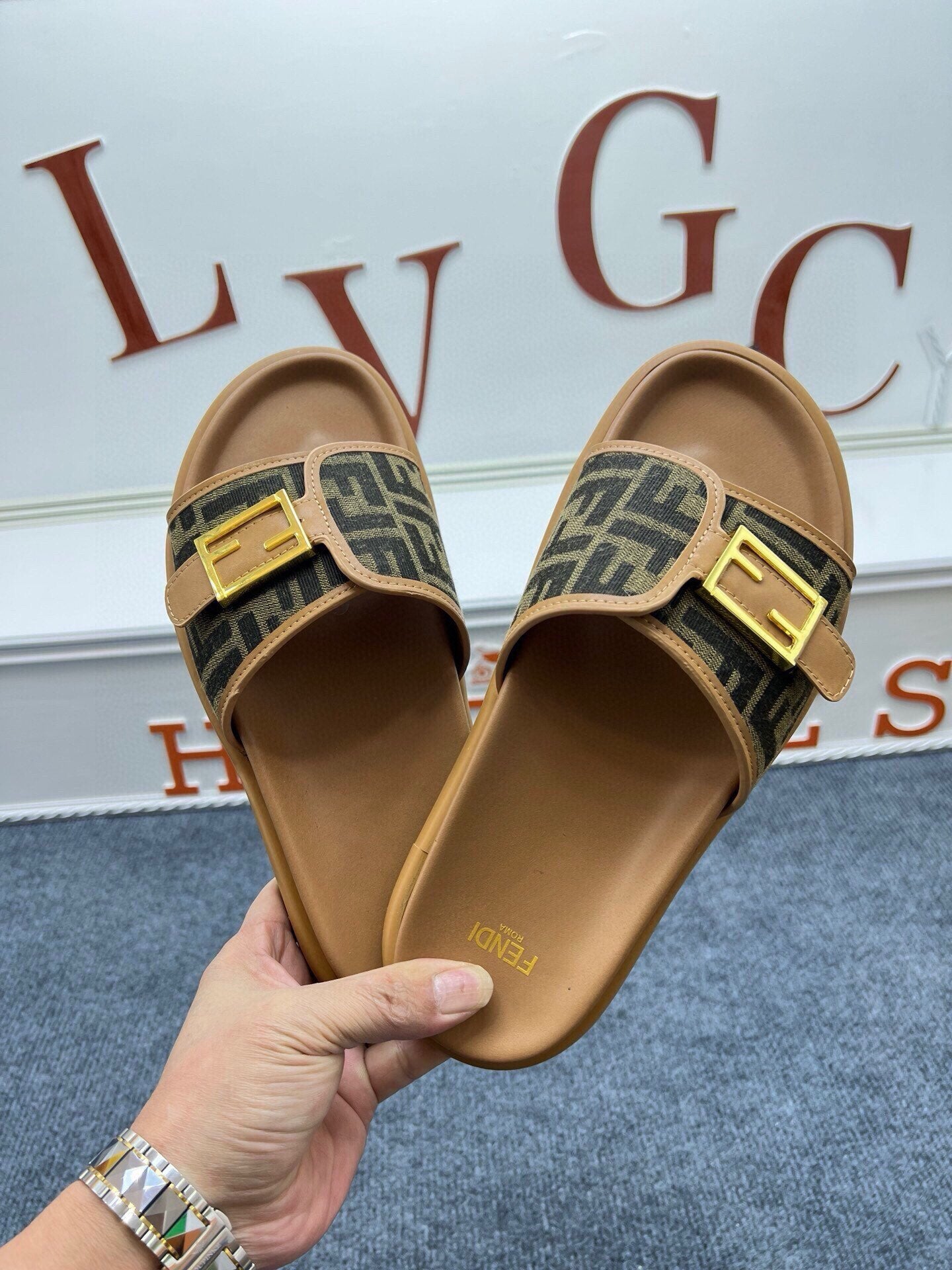 54F37ZDE Stylish slippers