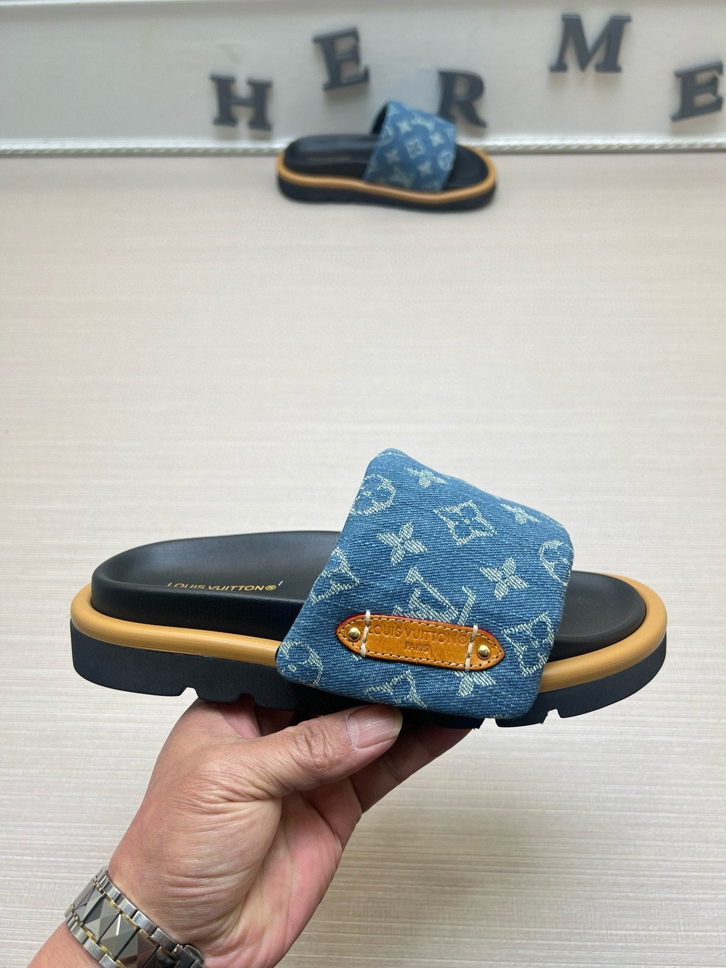 54E100ZDE Stylish slippers Sole thickness 5cm