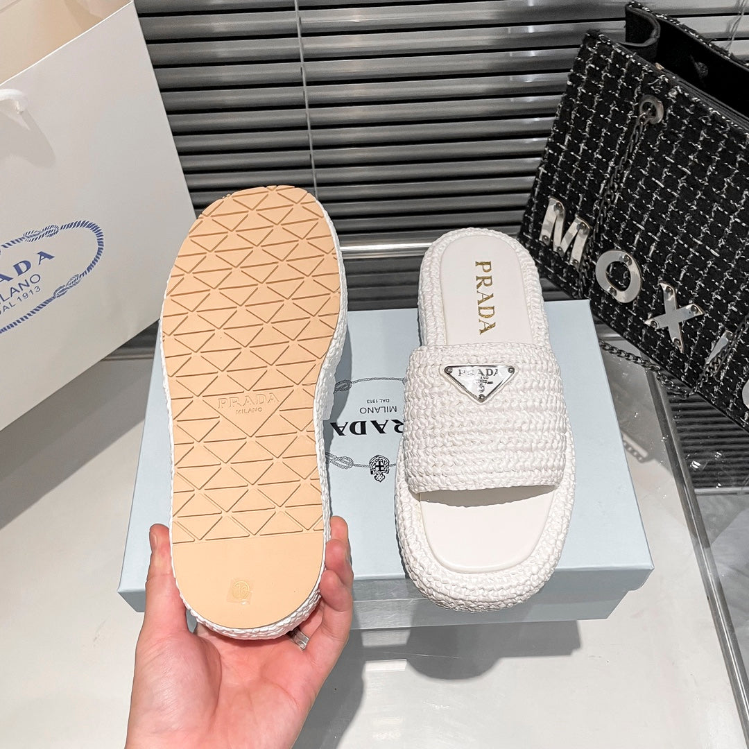 14PD21ZDE Stylish slippers