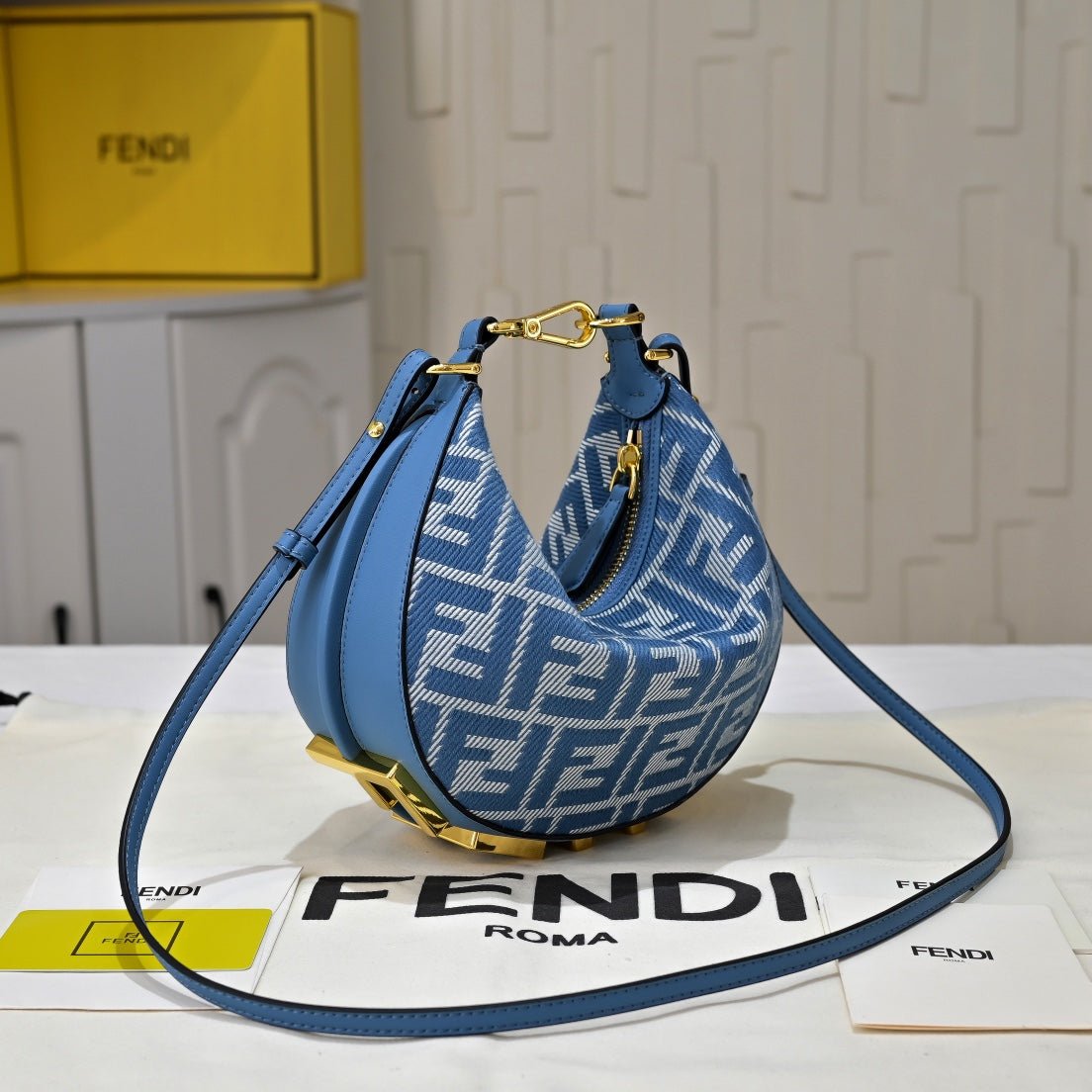 15RF8BDE Stylish leather bag