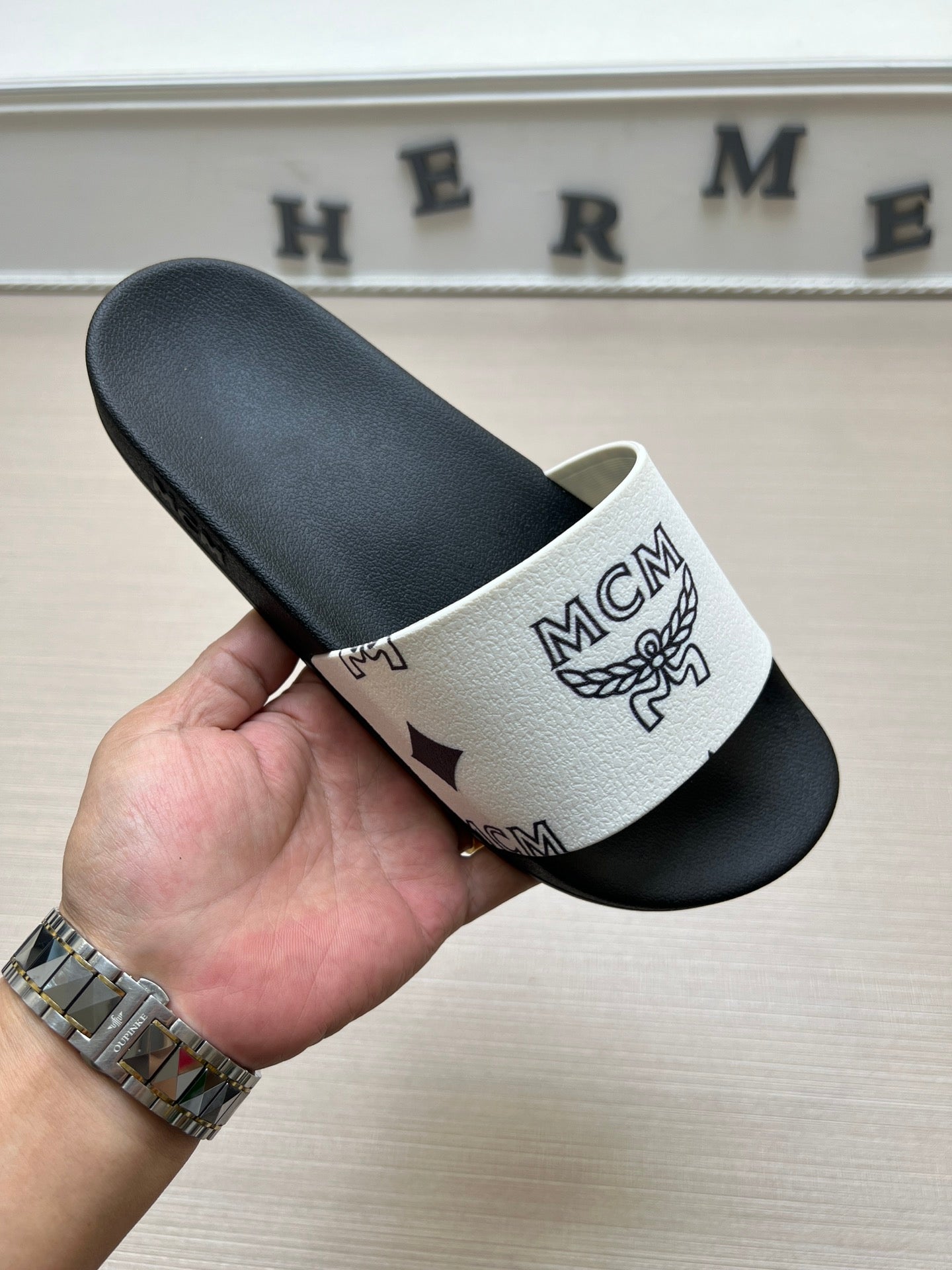 54M43ZDE Stylish slippers
