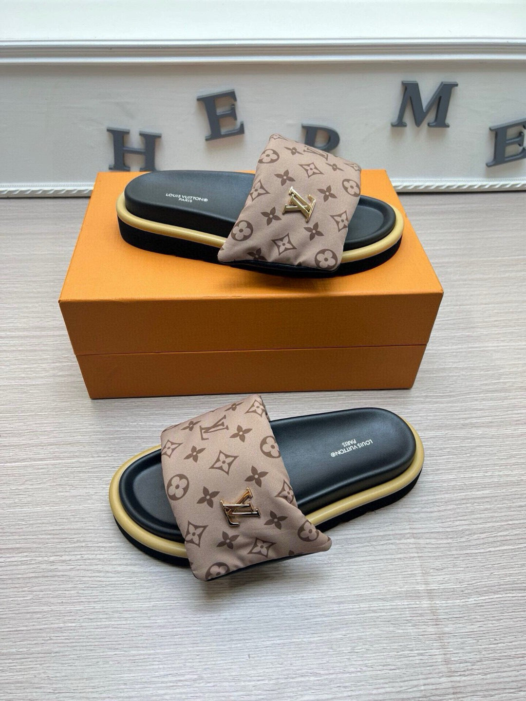 5QE10ZDE Stylish Slippers