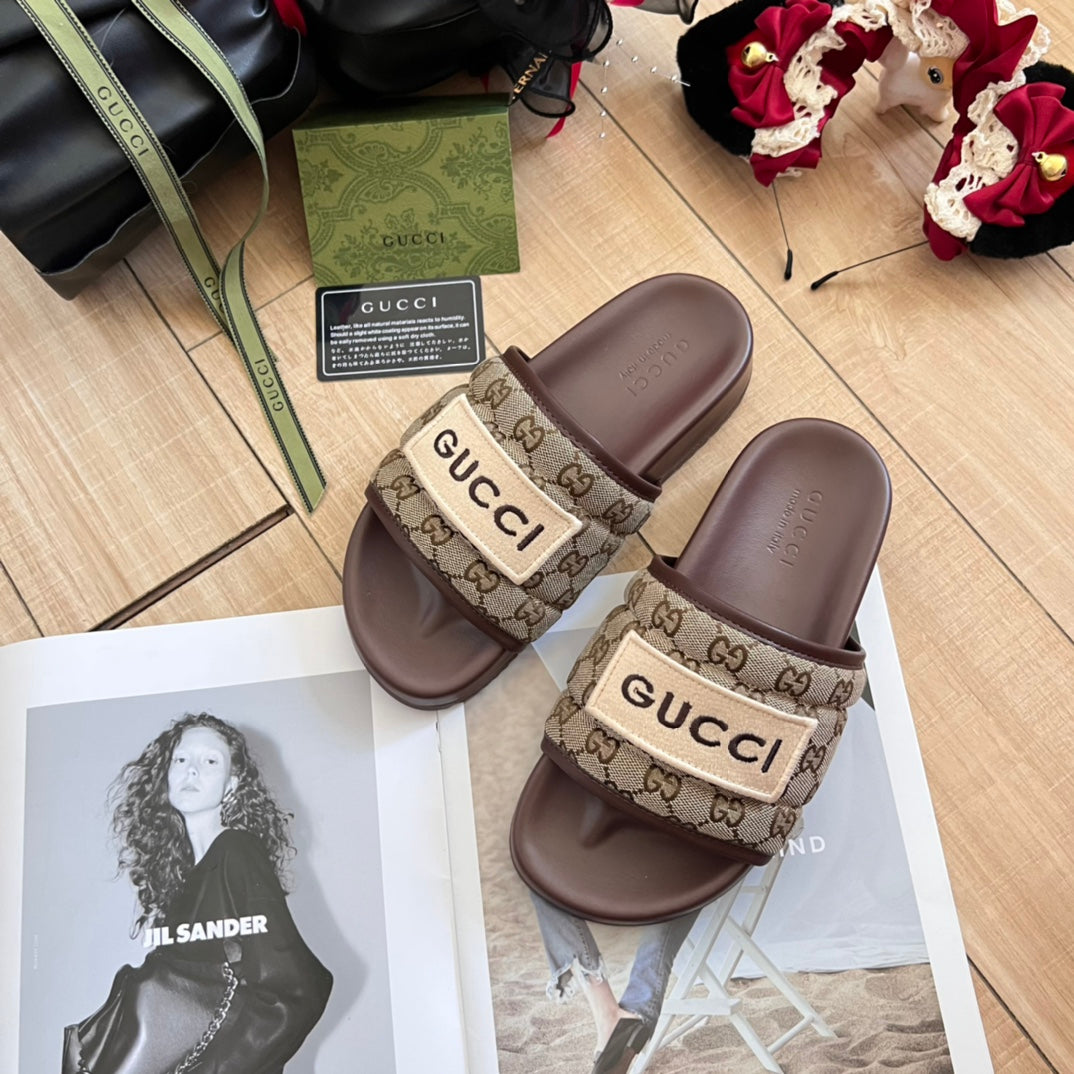 14B84ZDE Stylish Slippers