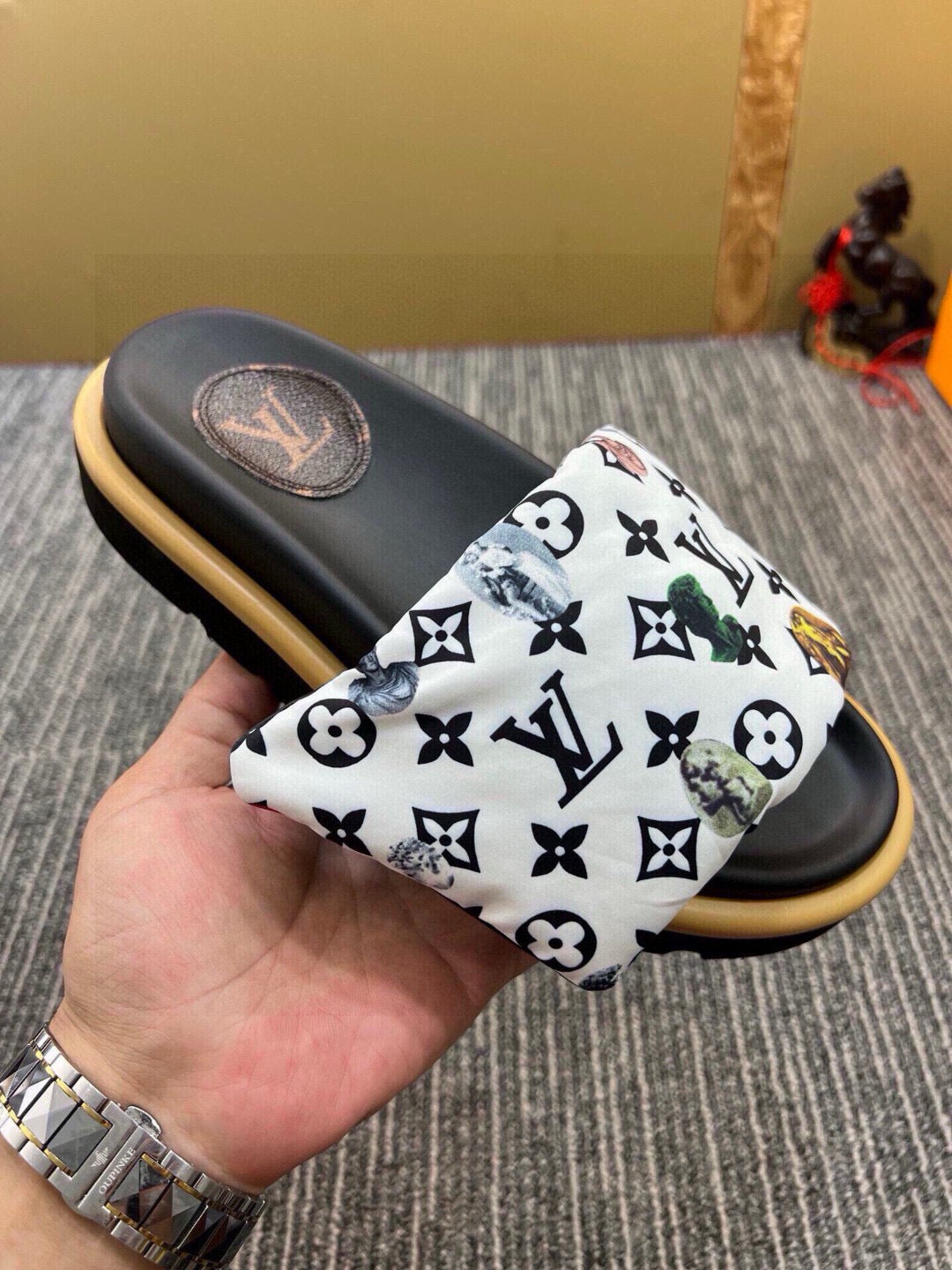 5QE12ZDE Stylish Slippers