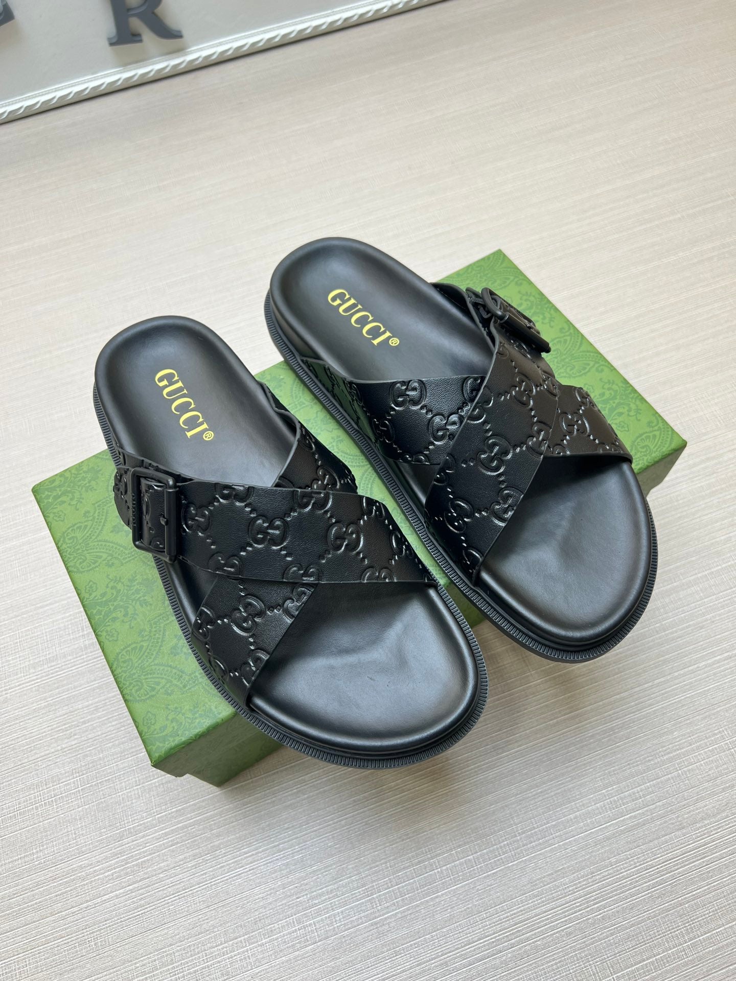54B91ZDE Stylish slippers