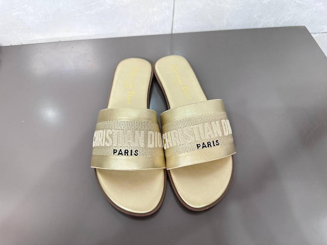 14D32ZDE Stylish slippers