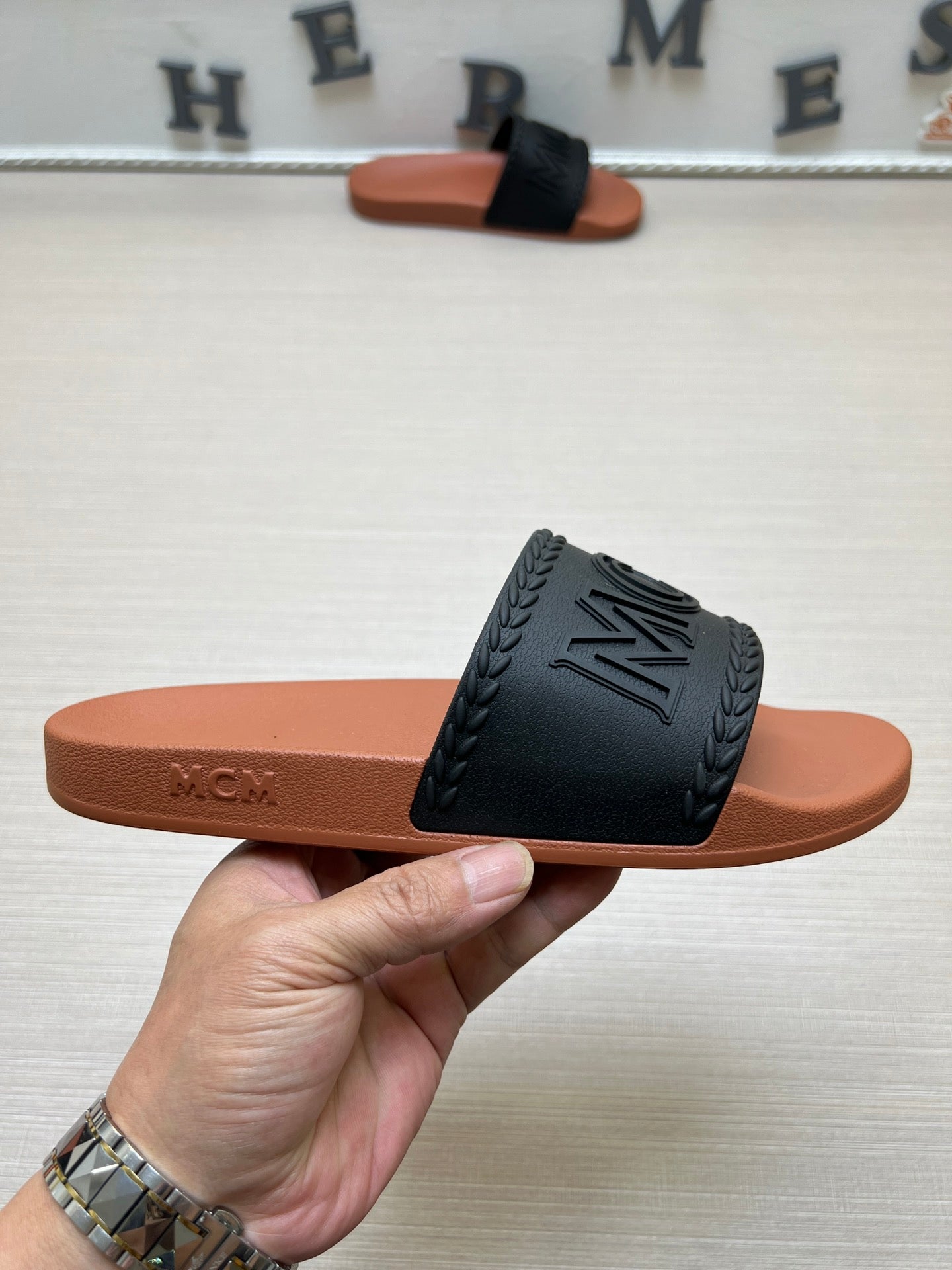 54M42ZDE Stylish slippers