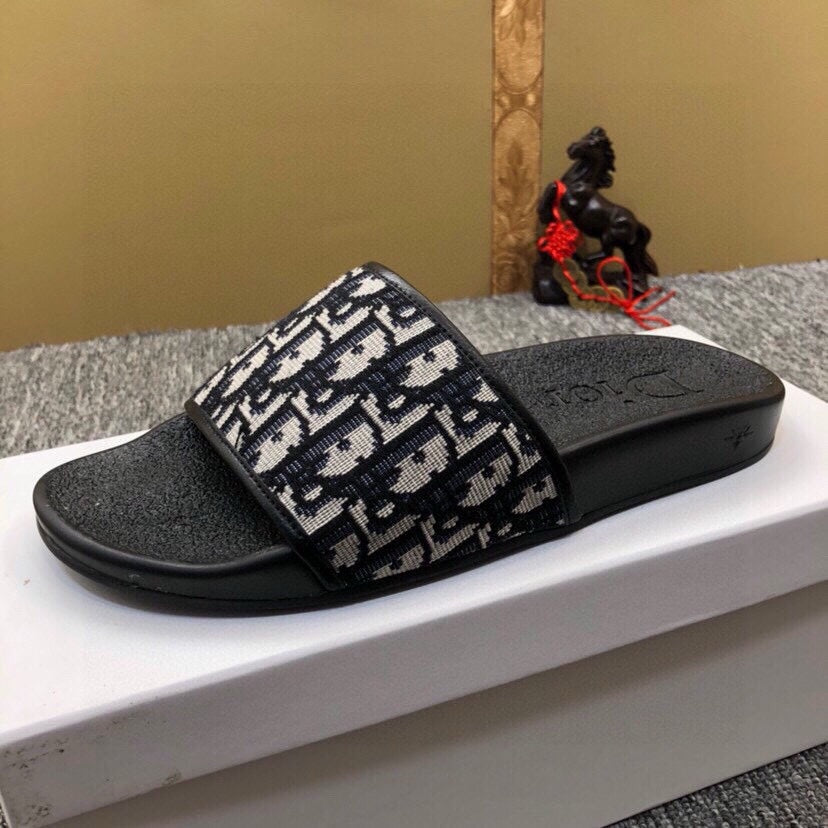 54D50ZDE Stylish slippers