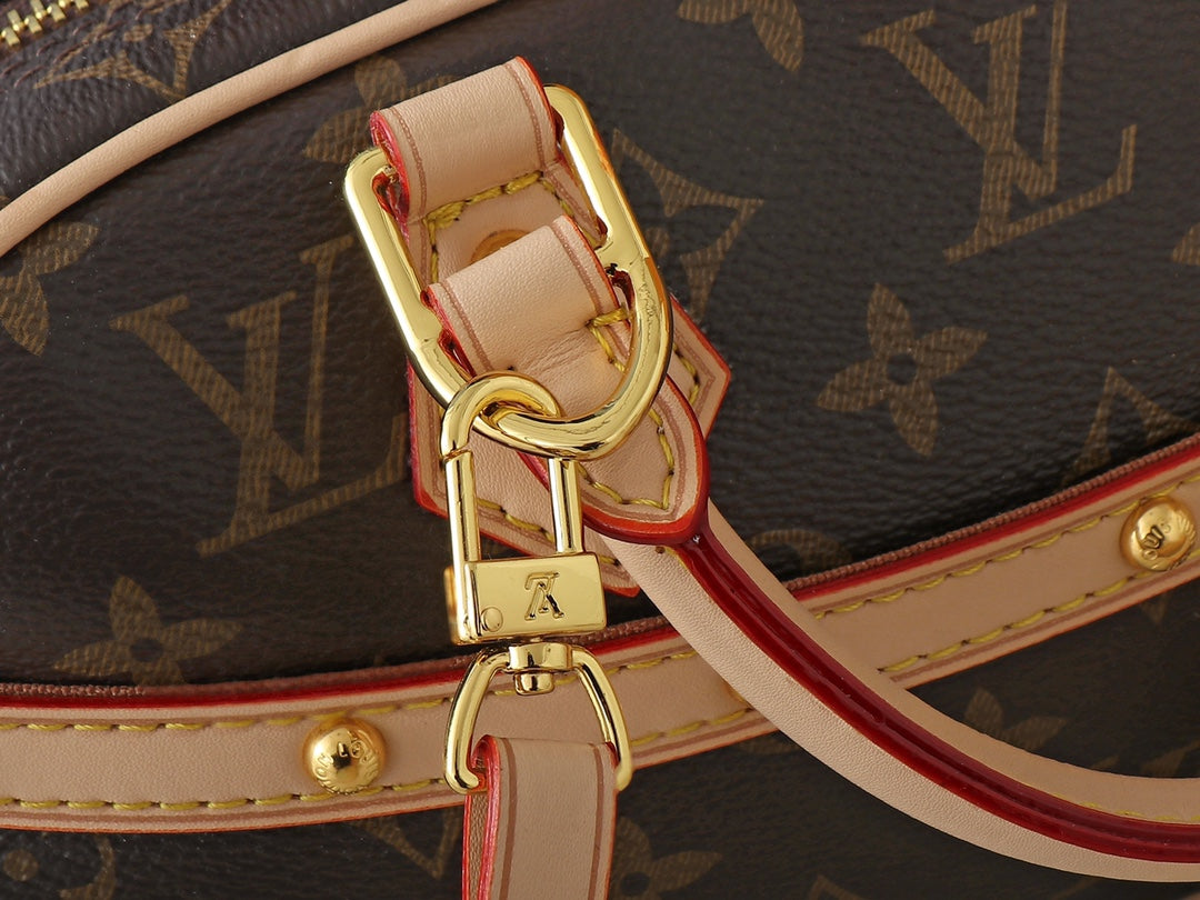 165NE101BDE Stylish leather bag
