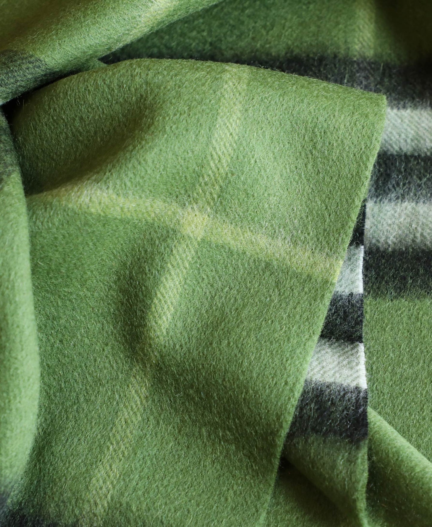 185ZR1WDE Stylish Winter Scarves