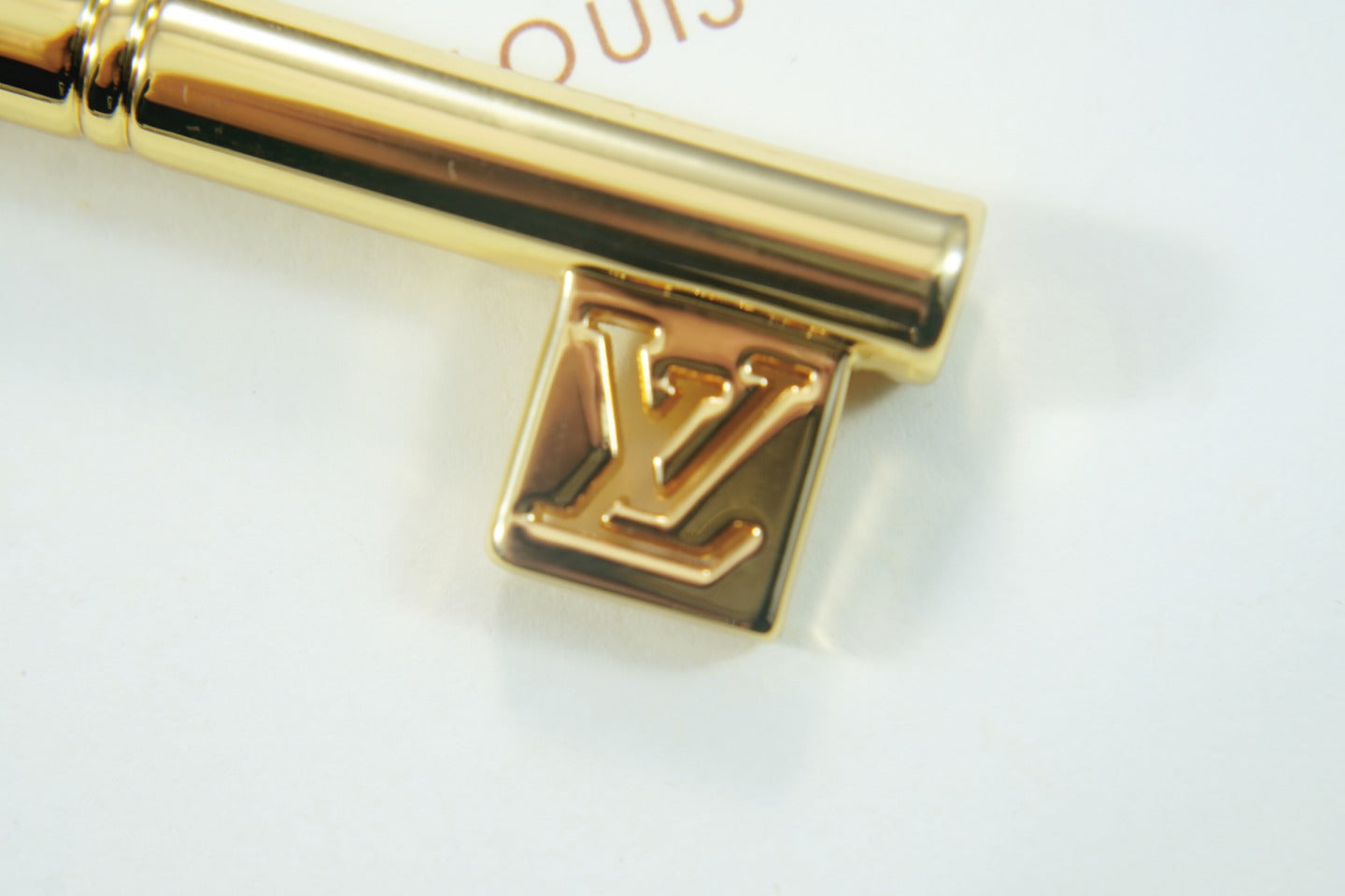 3RE20ADE Stylish key closure