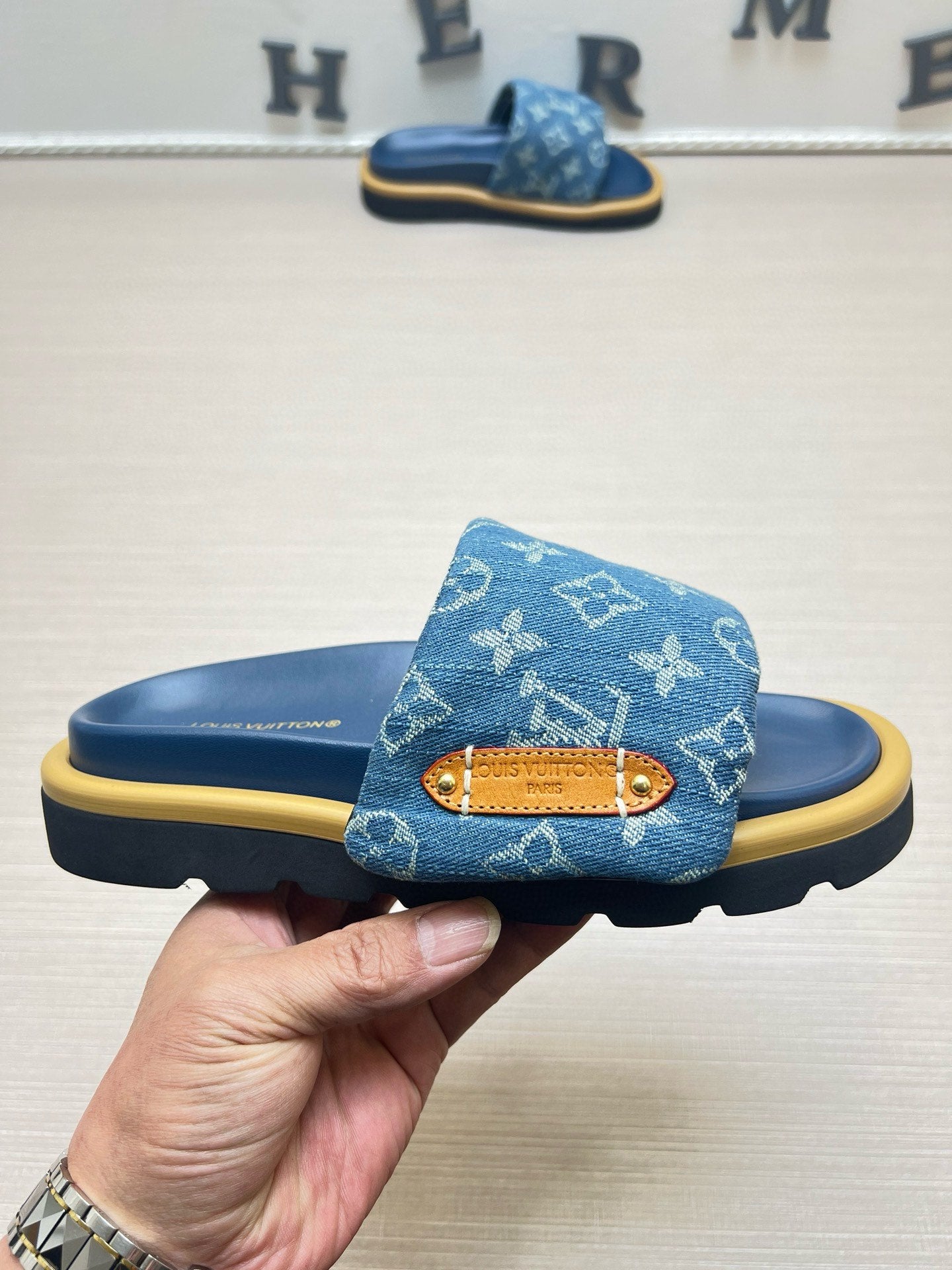 54E100ZDE Stylish slippers Sole thickness 5cm