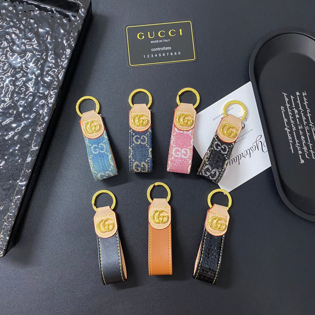 3RE1ADE Stylish key closure