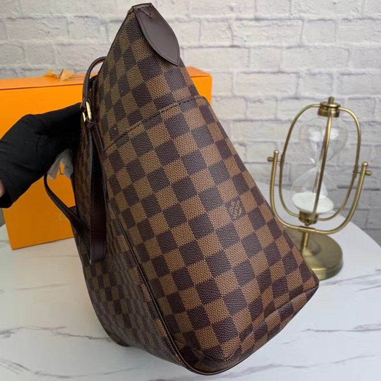 2E108BDE Stylish leather bag