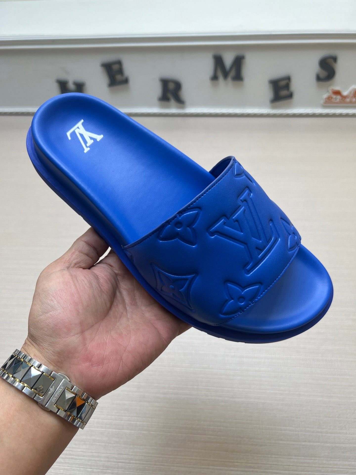 54E3ZDE Stylish slippers