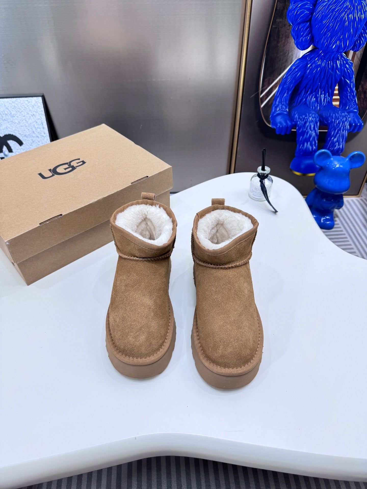 1LU9ZDE Stylish snow boots