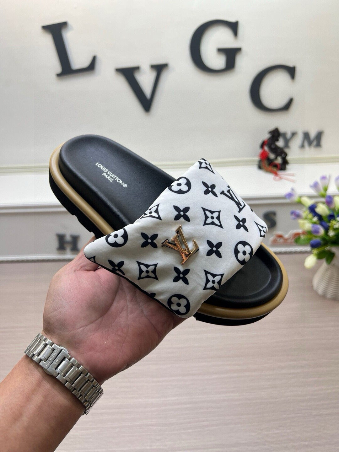 5QE10ZDE Stylish Slippers