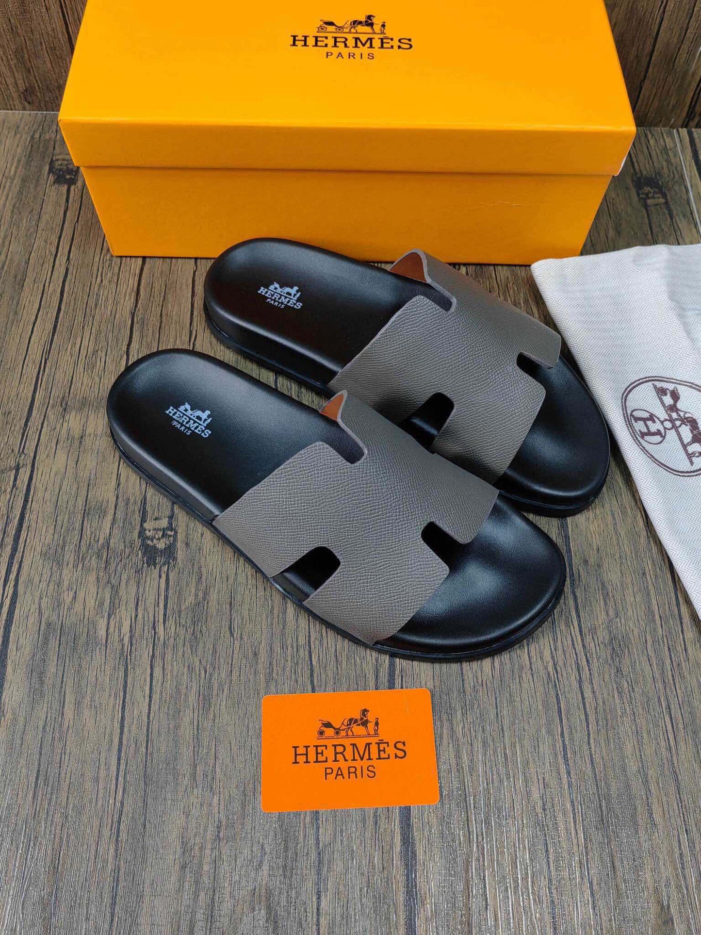 5YH60ZDE Stylish Slippers
