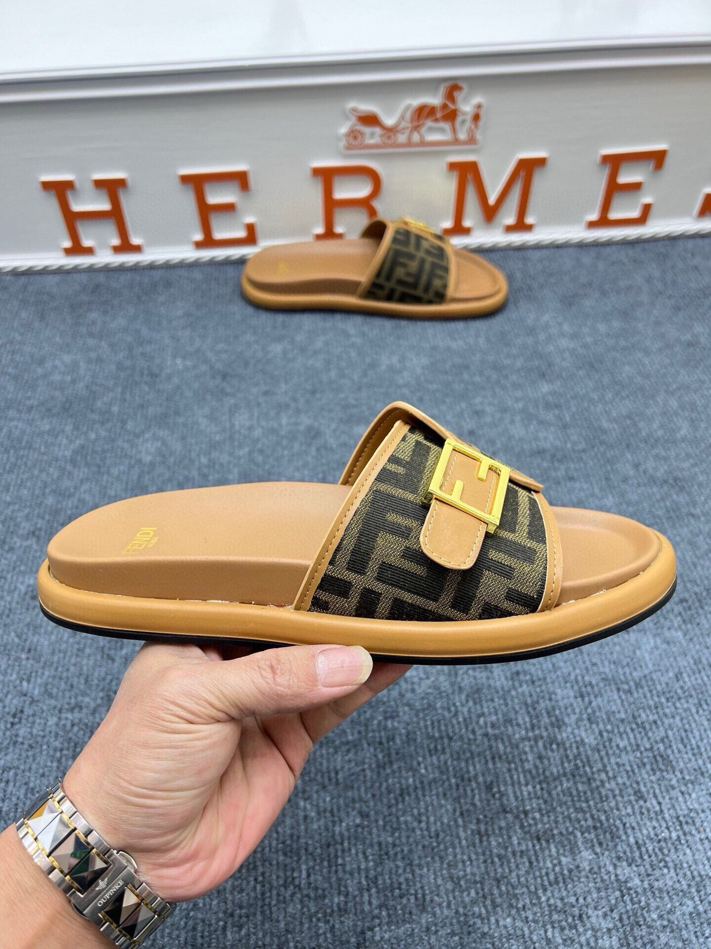 54F37ZDE Stylish slippers