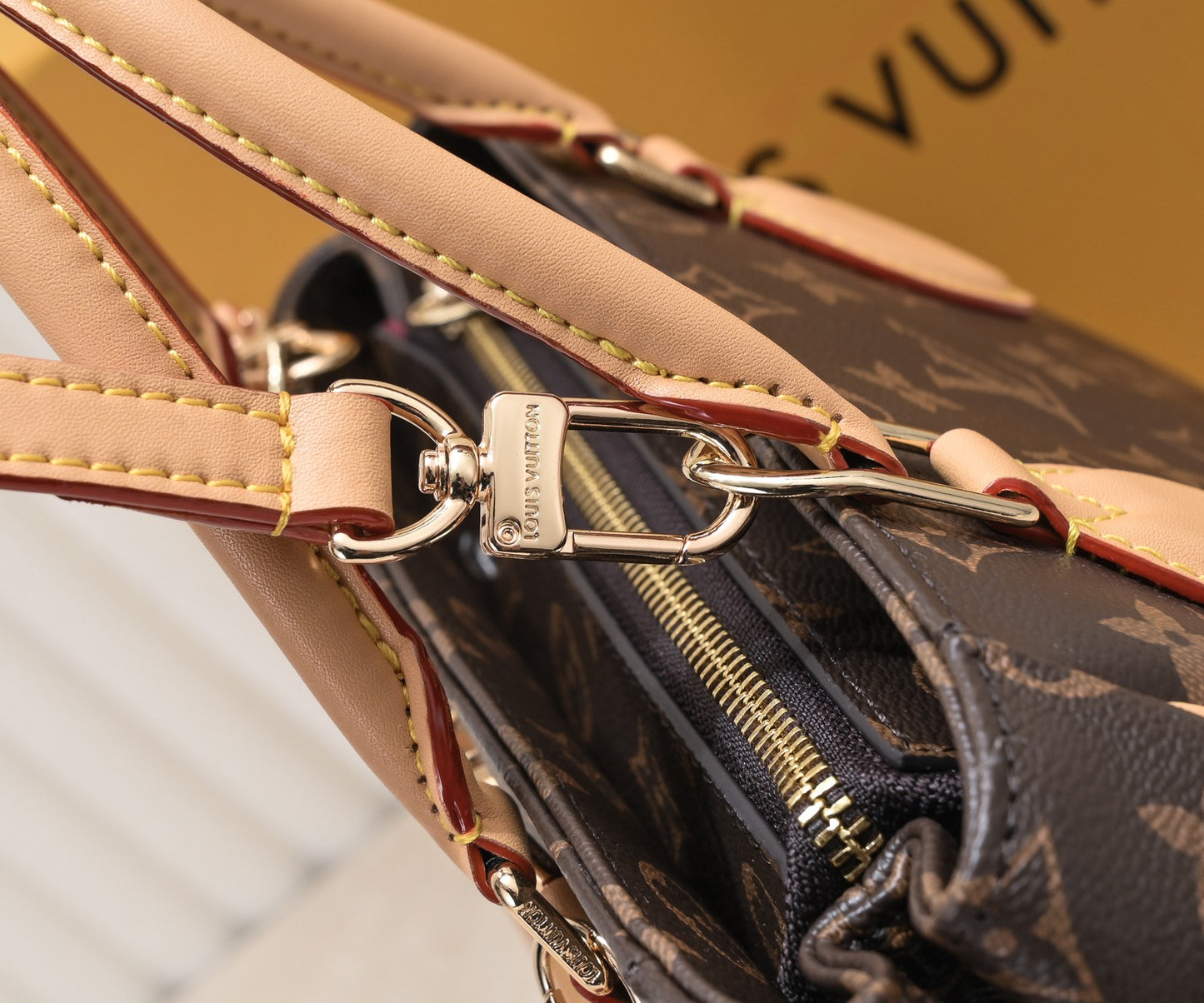 165NE102BDE Stylish leather bag