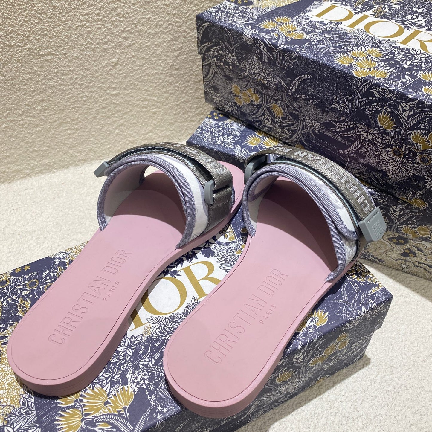 14D16ZDE Stylish slippers