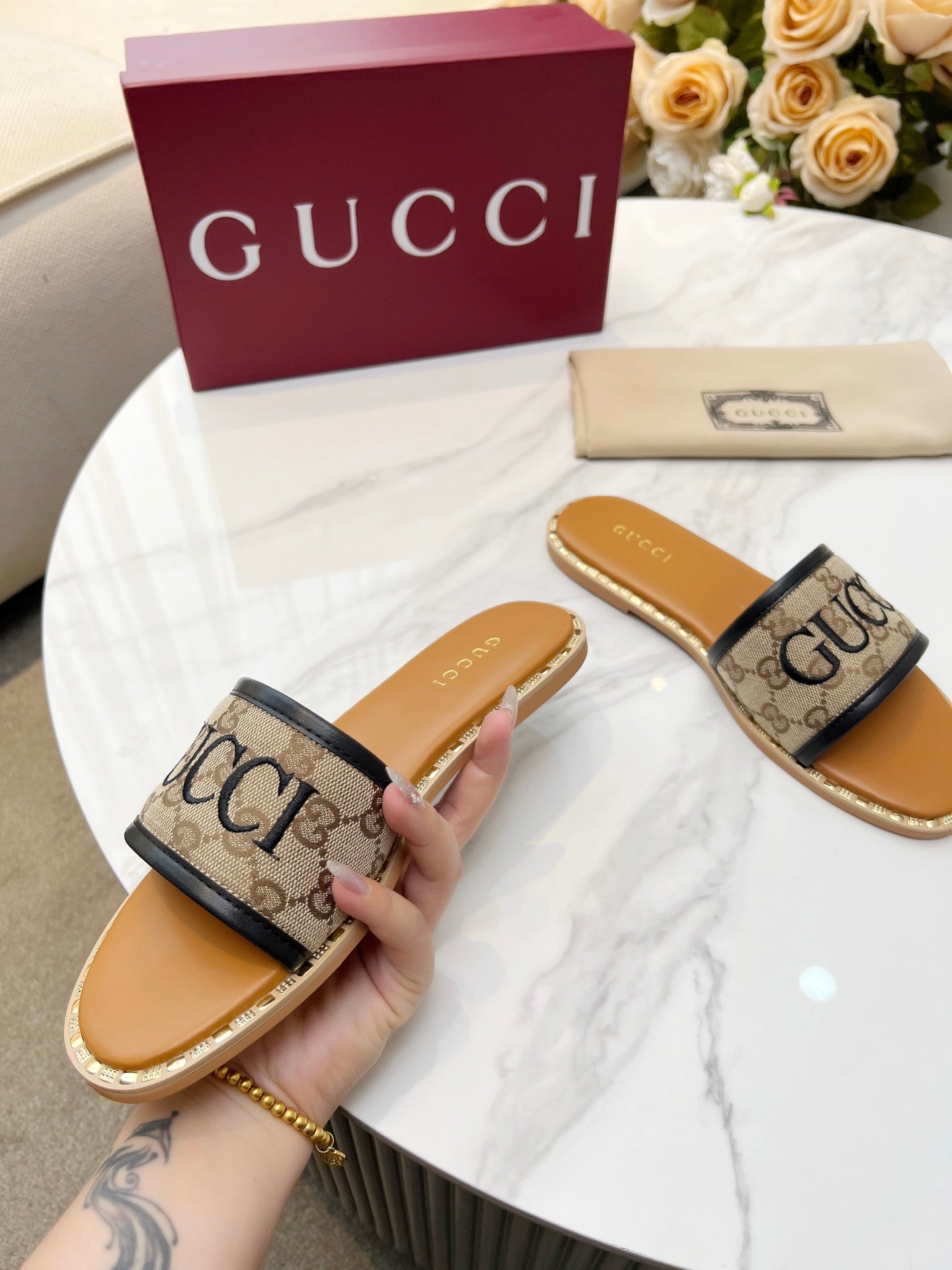 255QB29ZDE Stylish leather Slippers