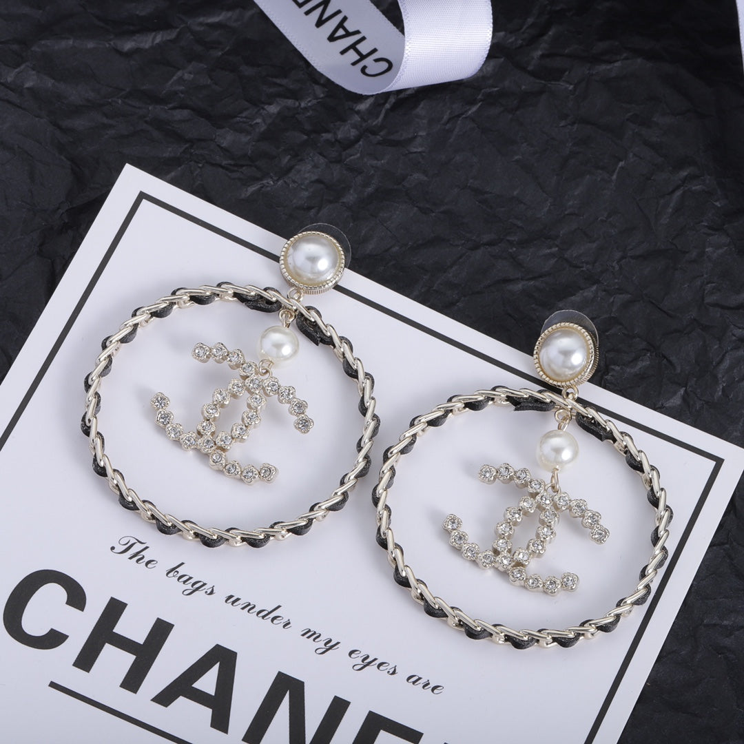 1YC14EDE Stylish Earrings