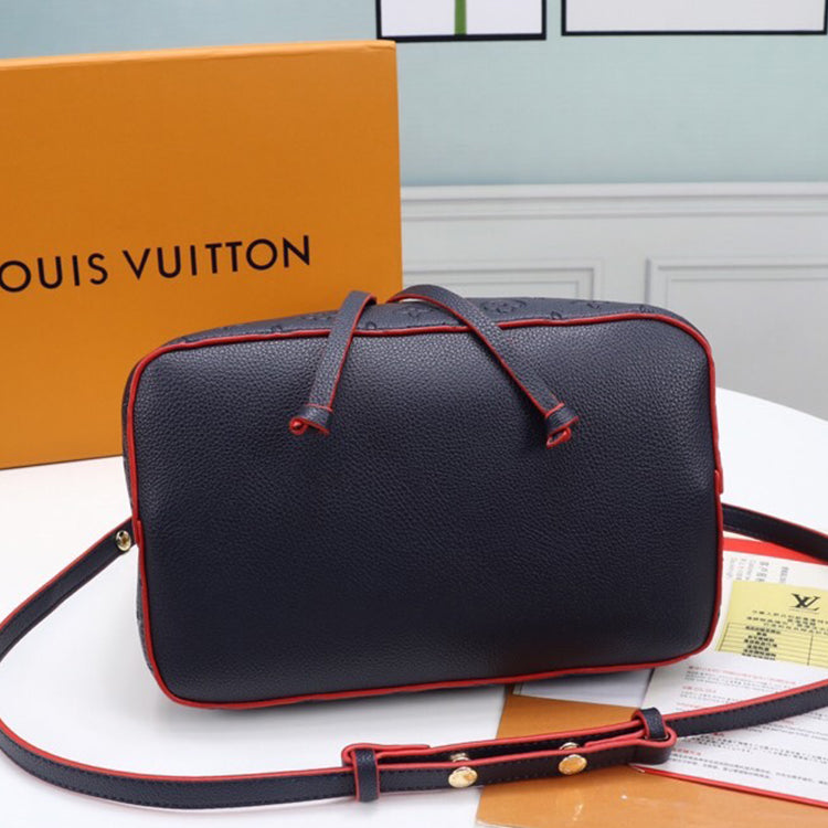 1E81BDE Stylish leather bag