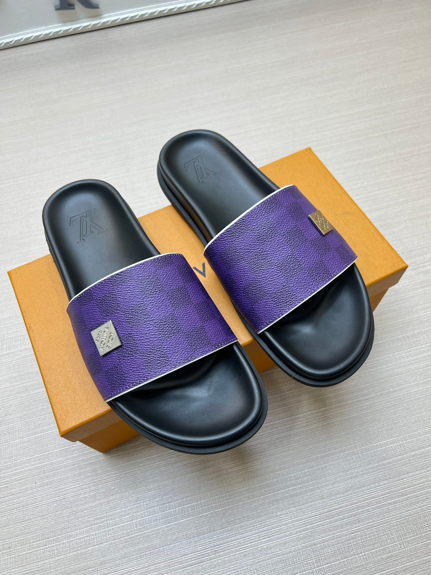 54E69ZDE Stylish slippers