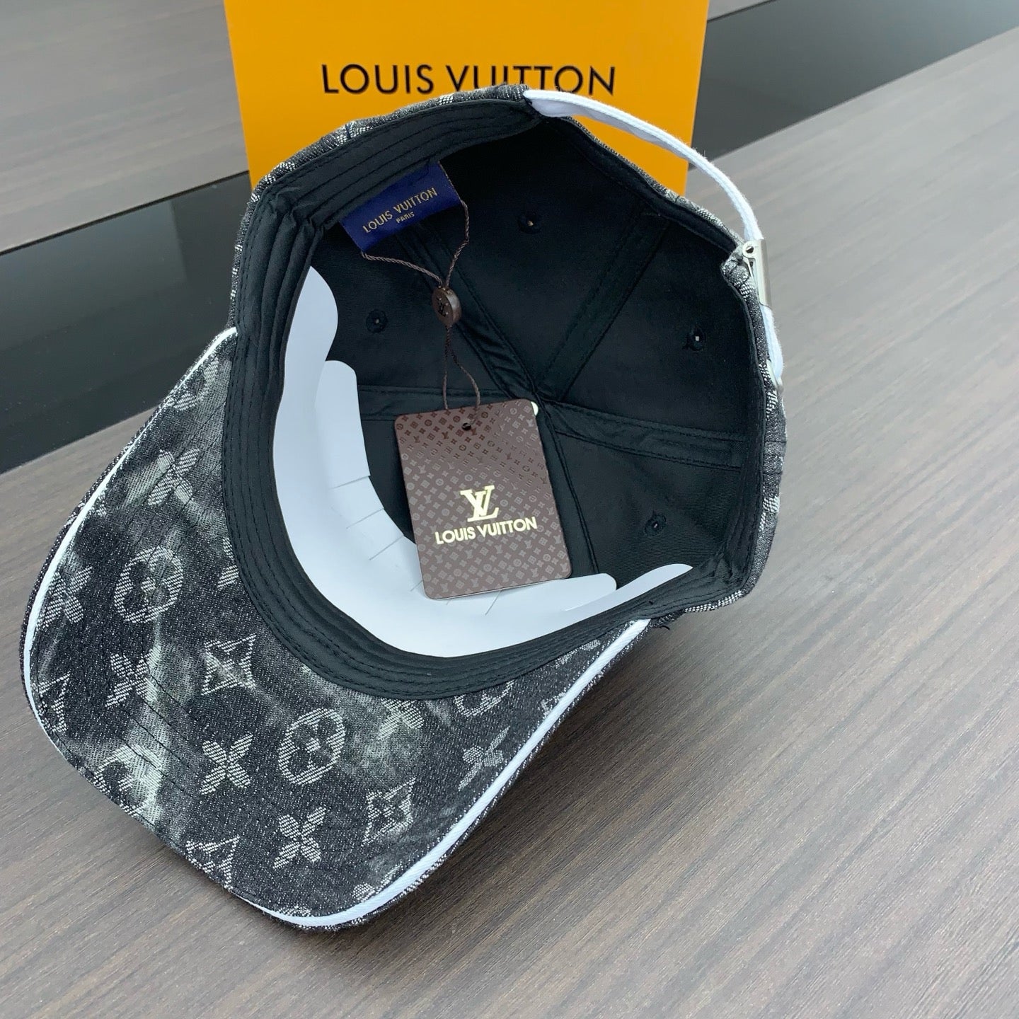 125ZE516MDE Stylish hats